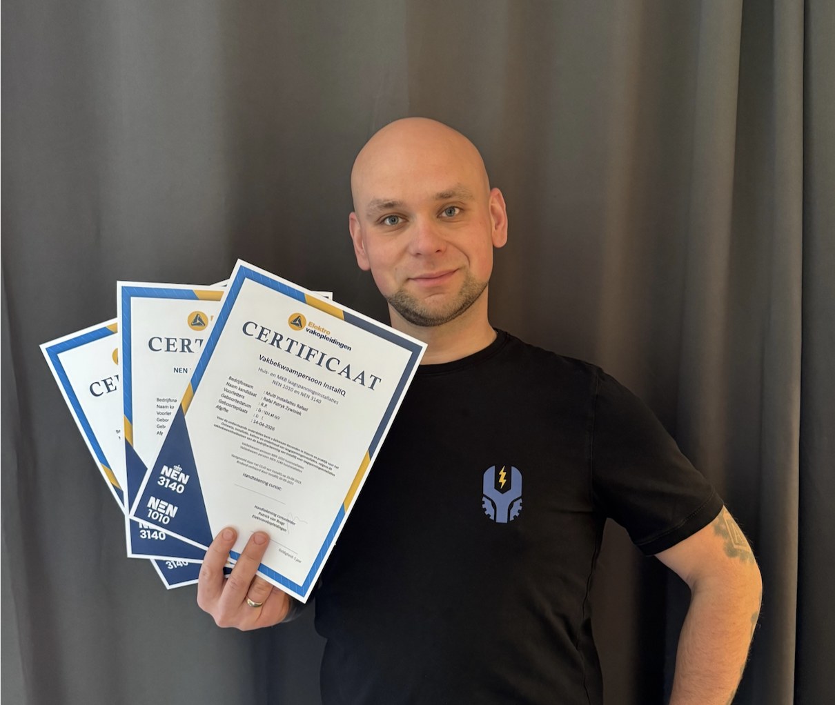Rafal Zywolek met certificaten